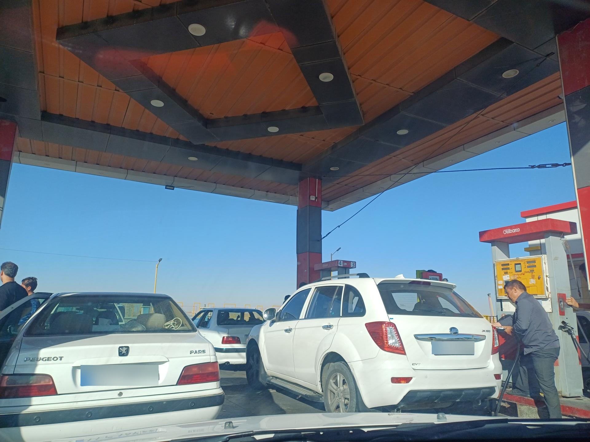 عکس پمپ گازوئیل یورو ۴ فدک