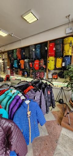 عکس فروشگاه لوازم کوهنوردی آزاد کوه