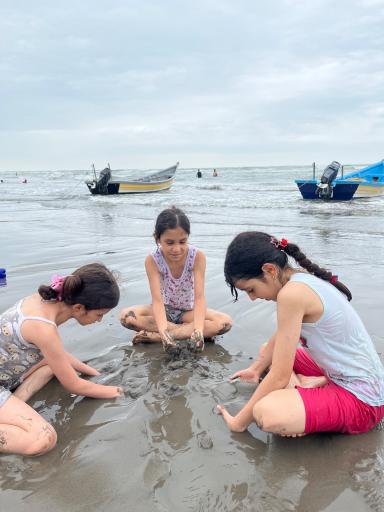 عکس ساحل ماسه ای ریتون