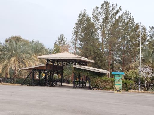 عکس ورودی محوطه آلاچیق 