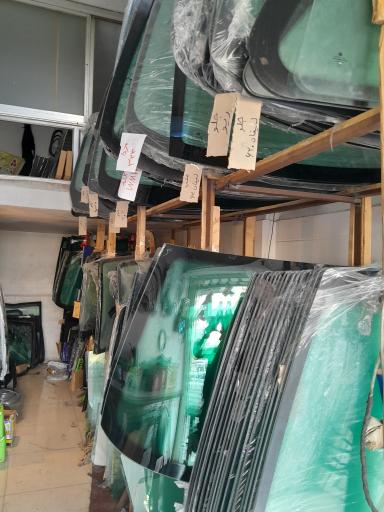 عکس تعمیر شیشه اتومبیل مفرد