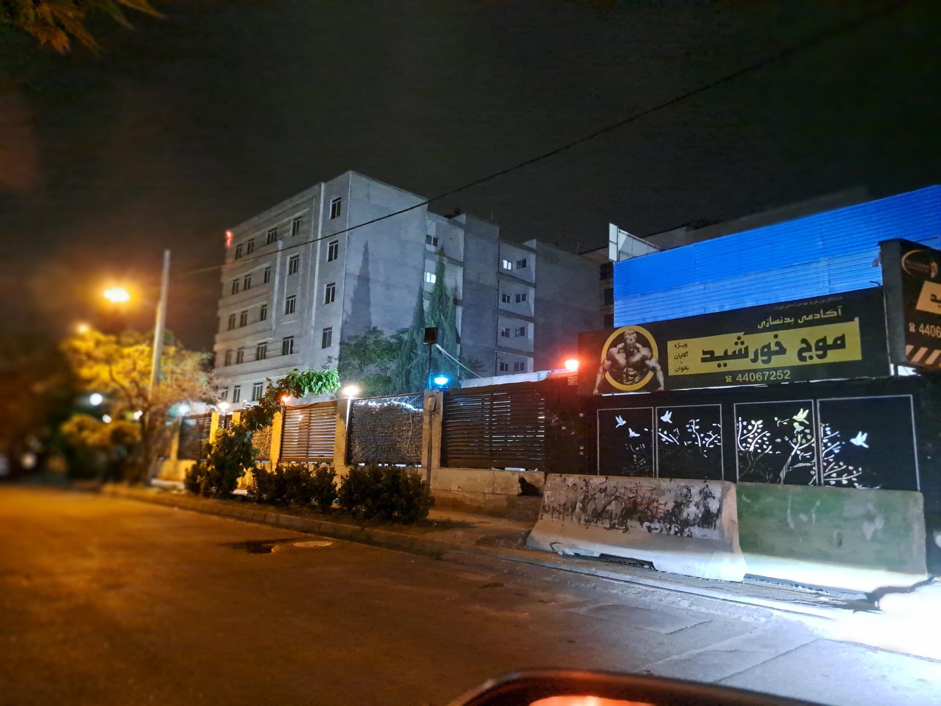 عکس استخر موج خورشید تهران