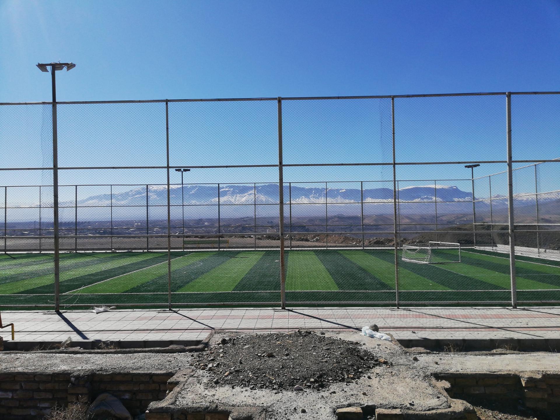 عکس زمین چمن مصنوعی ملک آباد