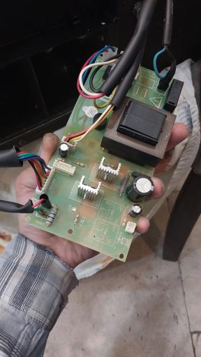 عکس تعمیر برد یخچال و لوازم خانگی 