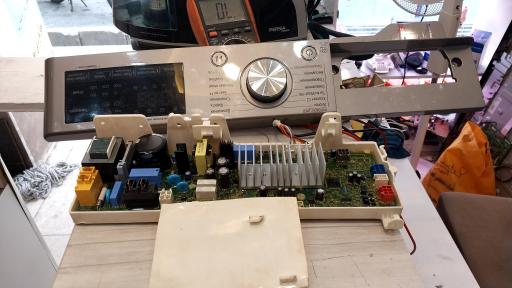 عکس تعمیر برد یخچال و لوازم خانگی 