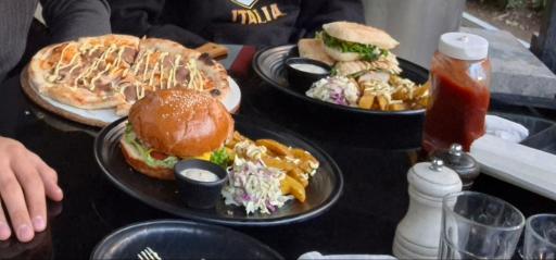 عکس کافه و رستوران باغ کاریز