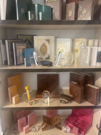 عکس انتشارات قلم بصیر و موسسه فرهنگی قرآنی بصیر