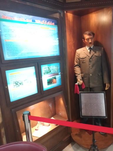 عکس موزه صلح تهران