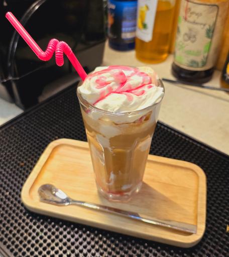 عکس کافه کتاب نویا