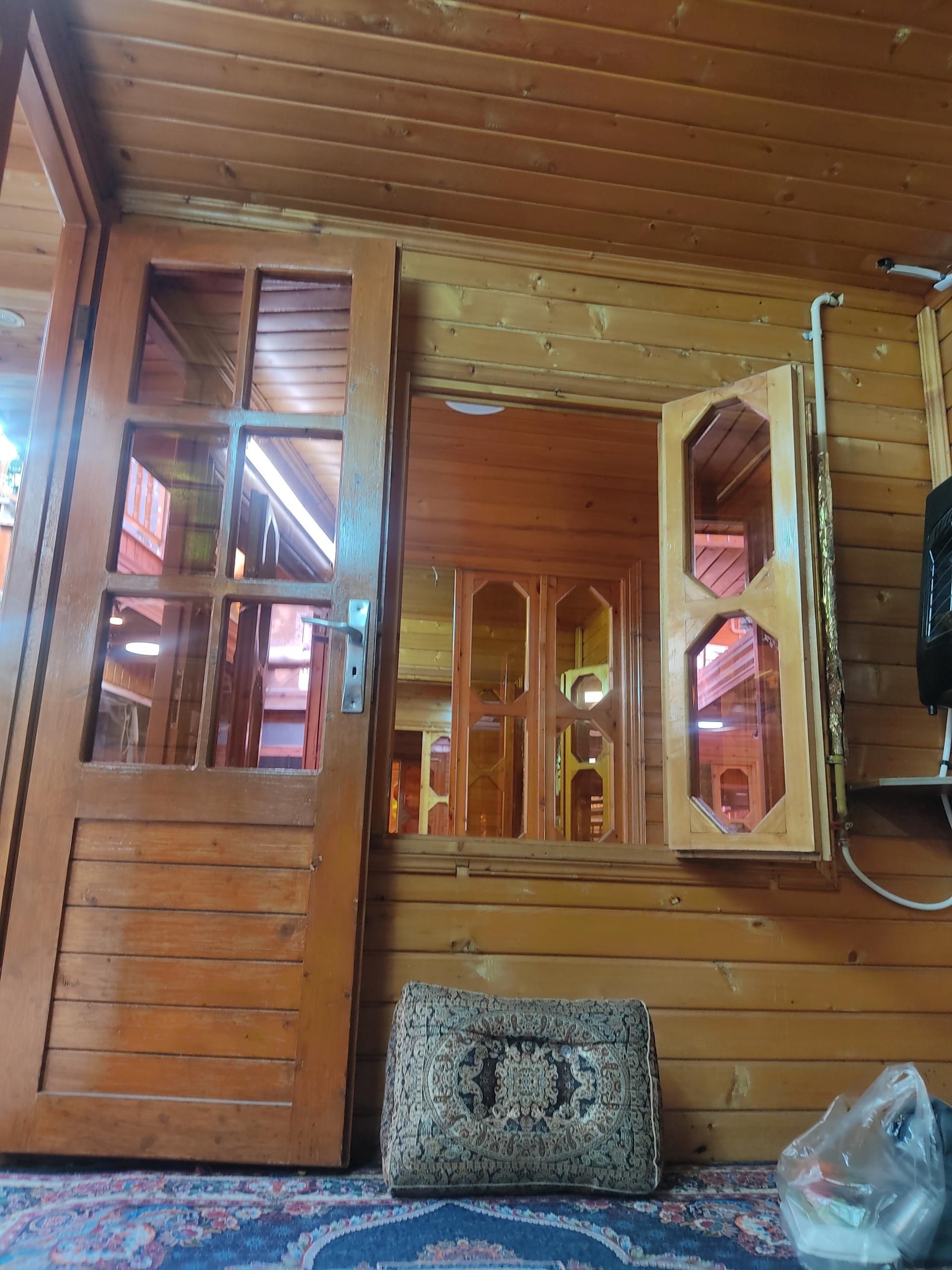 عکس کافه سنتی سرخ چشمه