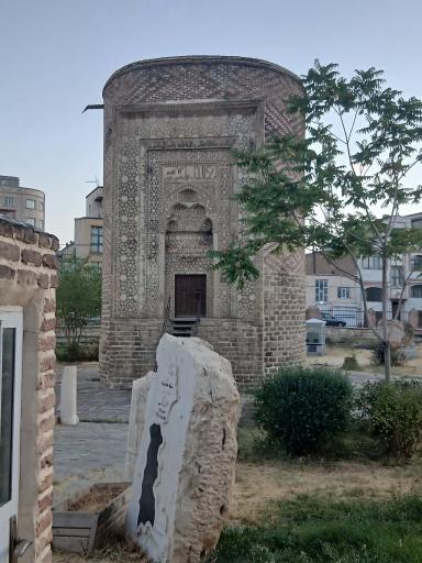 سه گنبد