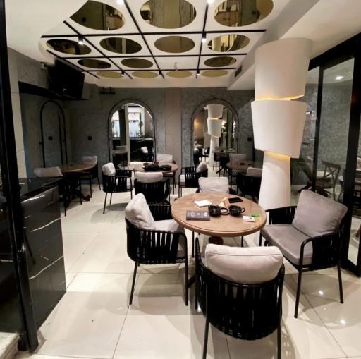 عکس کافه رستوران آوش