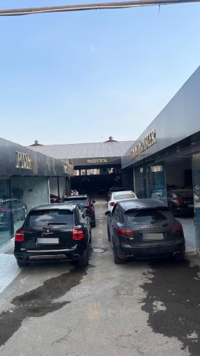 عکس نمایندگی پورشه هیولا آلمان