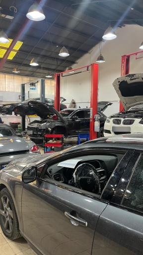 عکس نمایندگی پورشه هیولا المان