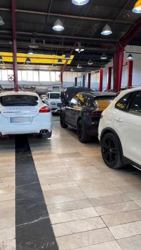 عکس نمایندگی پورشه هیولا المان