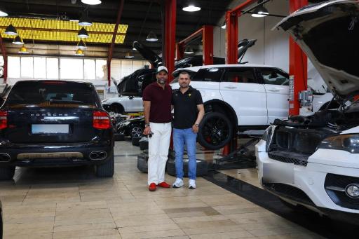 عکس نمایندگی پورشه هیولا المان