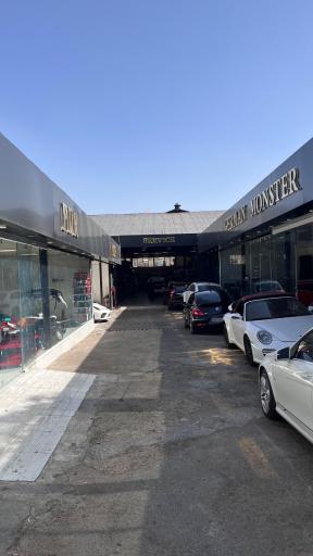 عکس نمایندگی پورشه هیولا المان