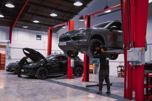 عکس نمایندگی پورشه هیولا المان