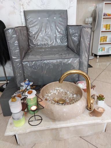 عکس سالن زیبایی رها گل