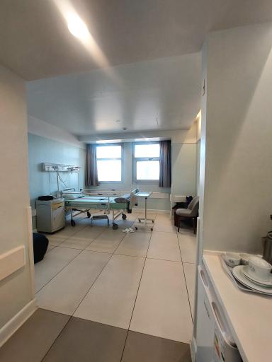 عکس بیمارستان و زایشگاه سینا