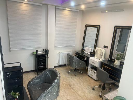 عکس سالن زیبایی رها گل
