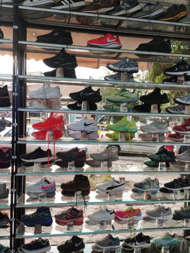 عکس فروشگاه کتونی اورجینال کرال