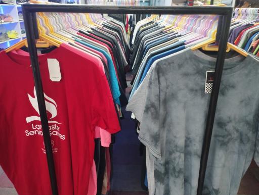 عکس فروشگاه کتونی اورجینال کرال