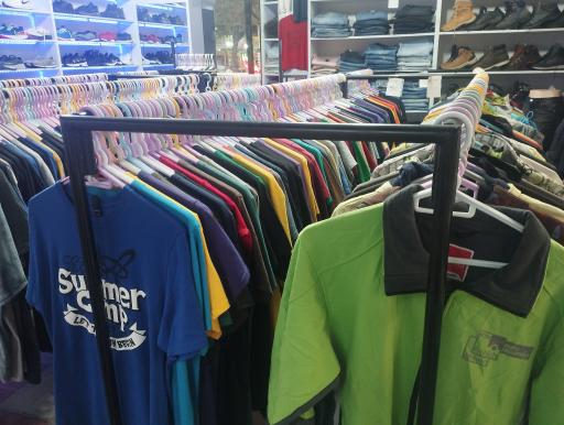 عکس فروشگاه کتونی اورجینال کرال