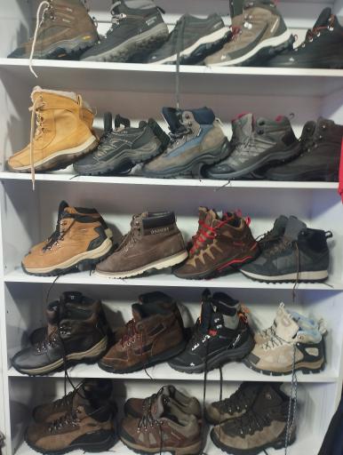 عکس فروشگاه کتونی اورجینال کرال