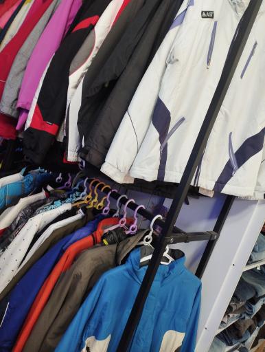 عکس فروشگاه کتونی اورجینال کرال