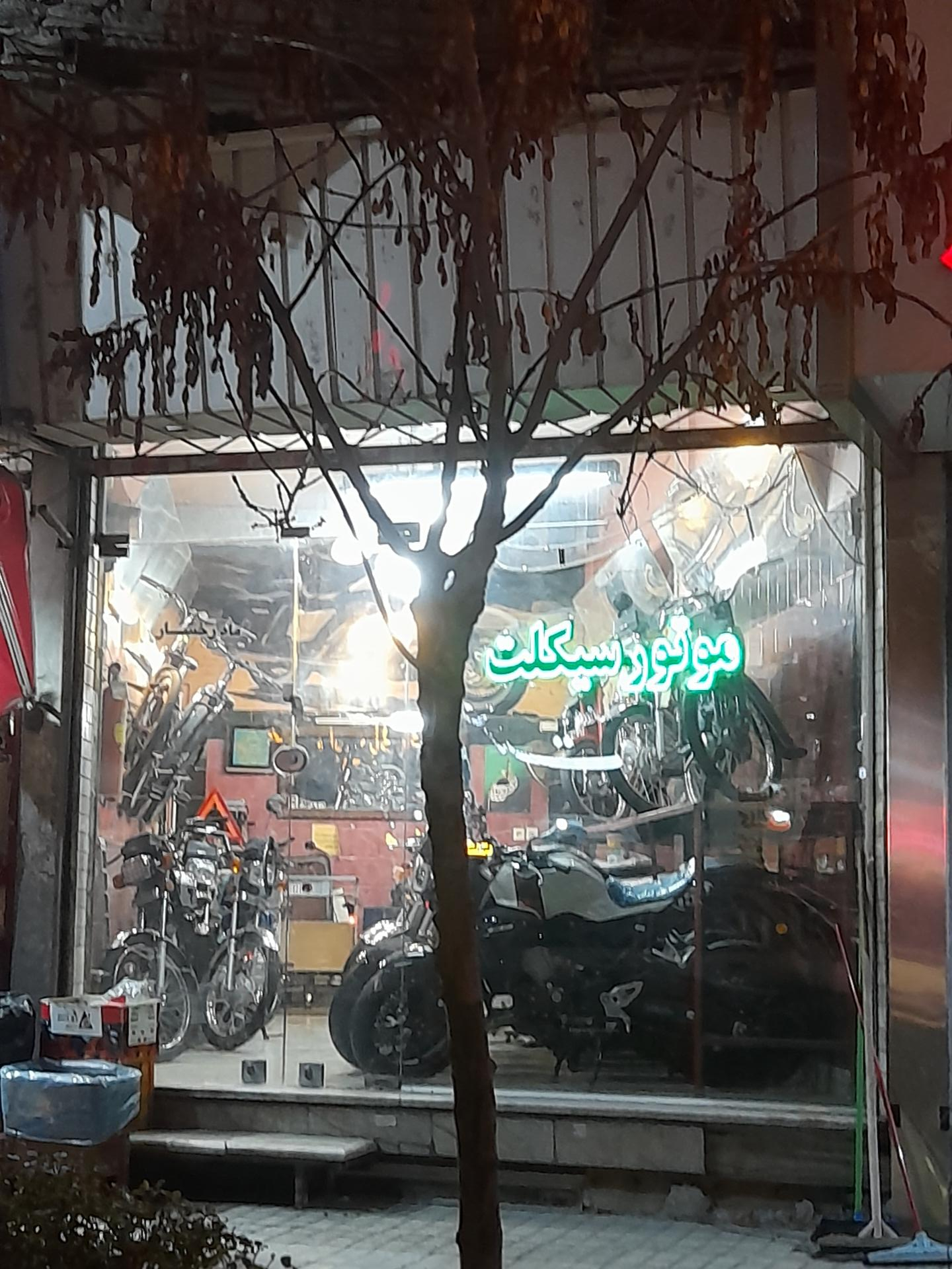 عکس موتور سیکلت ماه رخسار