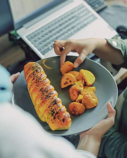 عکس پیراشکی تنوری آتش