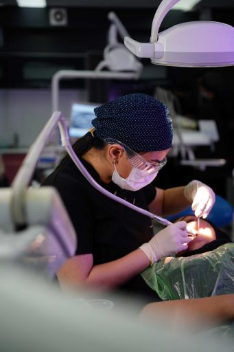 عکس کلینیک دندان پزشکی سپید