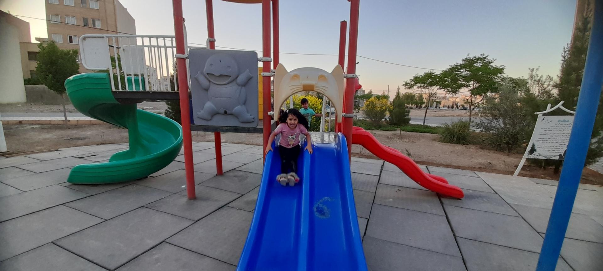 عکس زمین بازی کودکان
