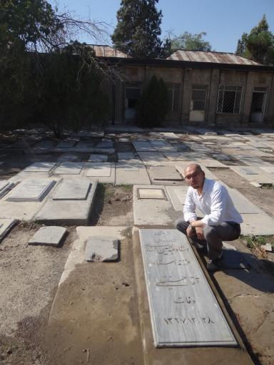 عکس مزار عبدالحسین خان شهنازی