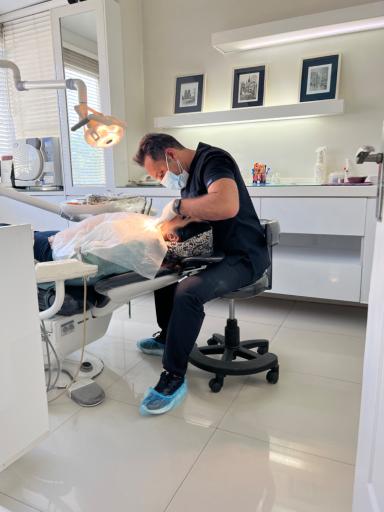 عکس کلینیک دندانپزشکی دکتر میلاد غلامرضایی