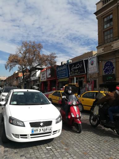 عکس برادران غلامی سازنده تجهیزات اداری مدرسه