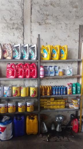 عکس مکانیکی و تعویض روغن حسین زاهدیان