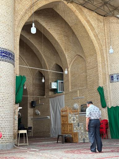 عکس مسجد خلف باغ