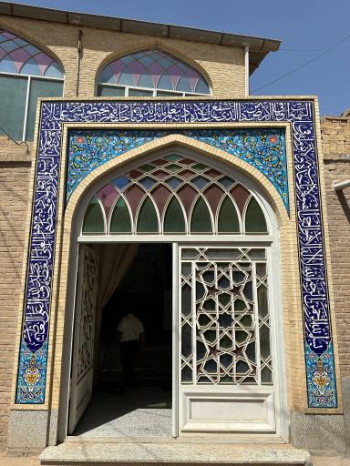 عکس مسجد خلف باغ