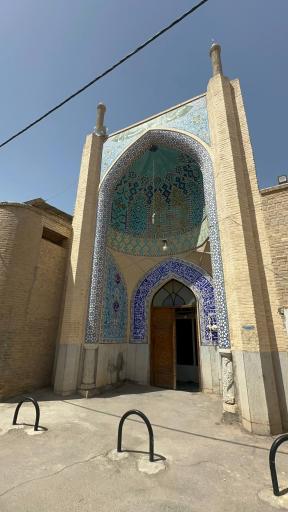 عکس مسجد خلف باغ