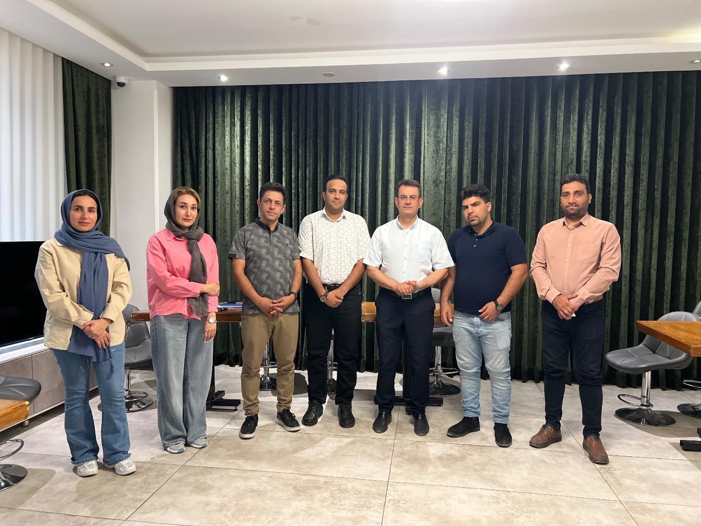 عکس کافه بازار