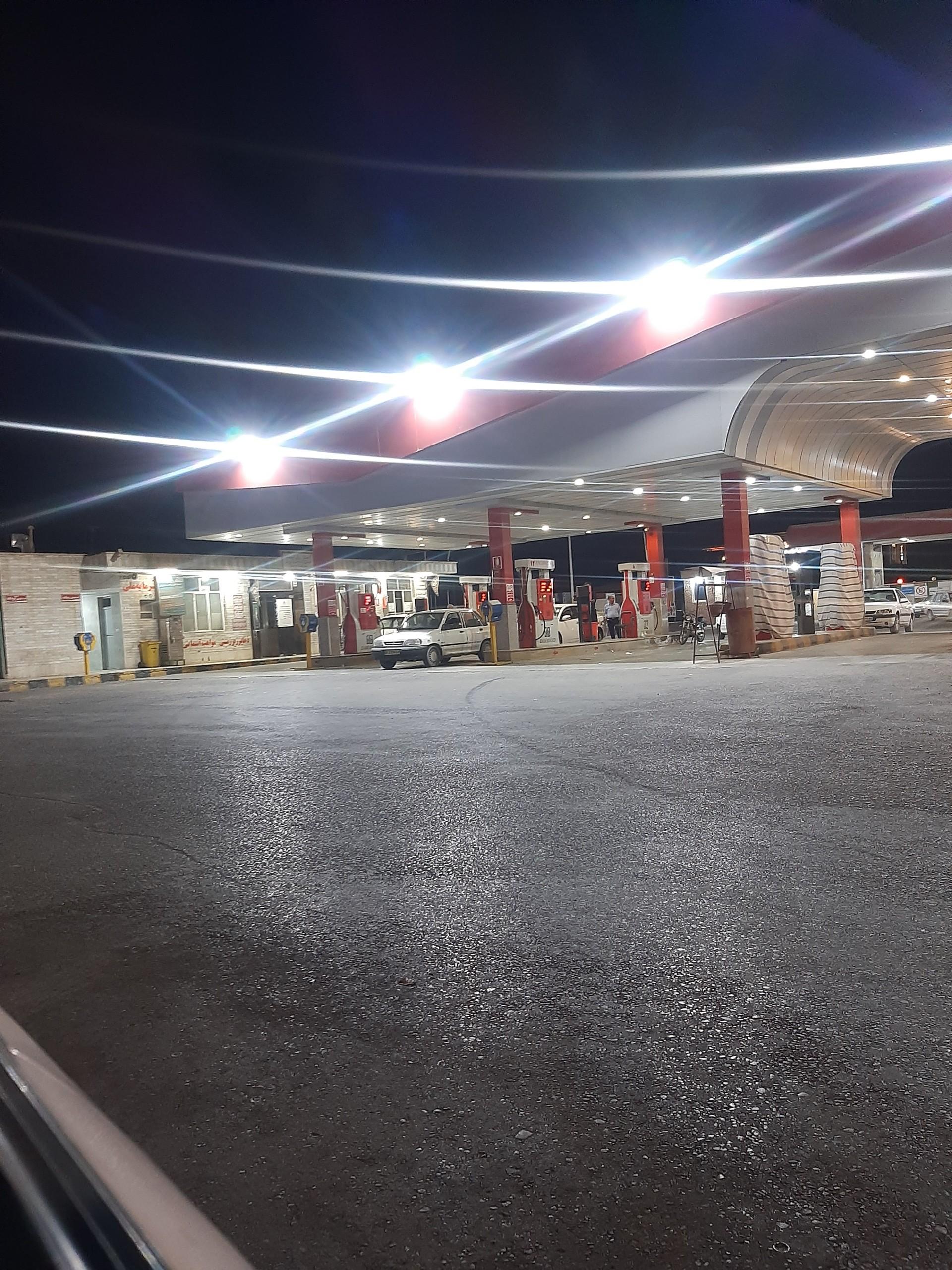 عکس پمپ بنزین دشتی