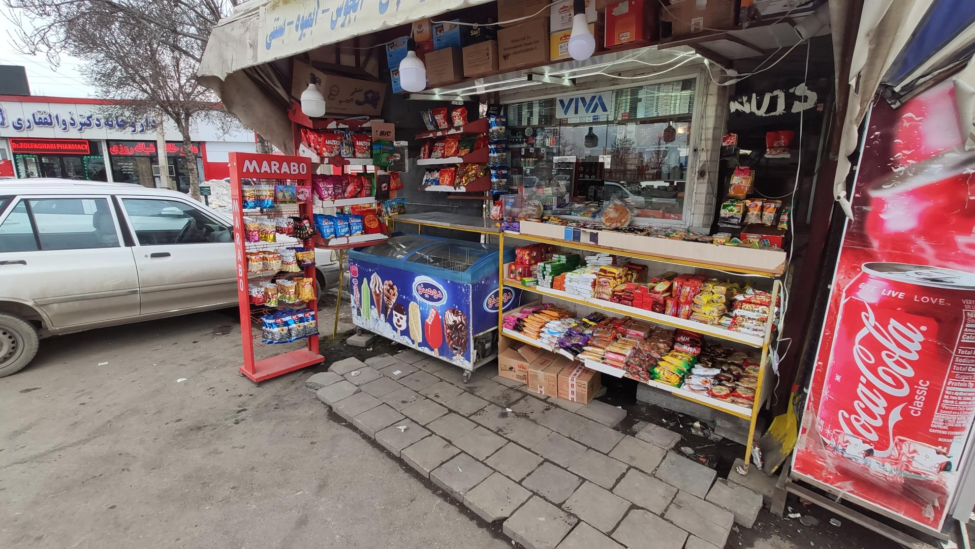 عکس دکه شبانه روزی ولی عزیزی