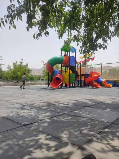 عکس زمین بازی کوهسنگی