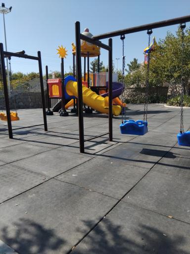 عکس زمین بازی کوهسنگی