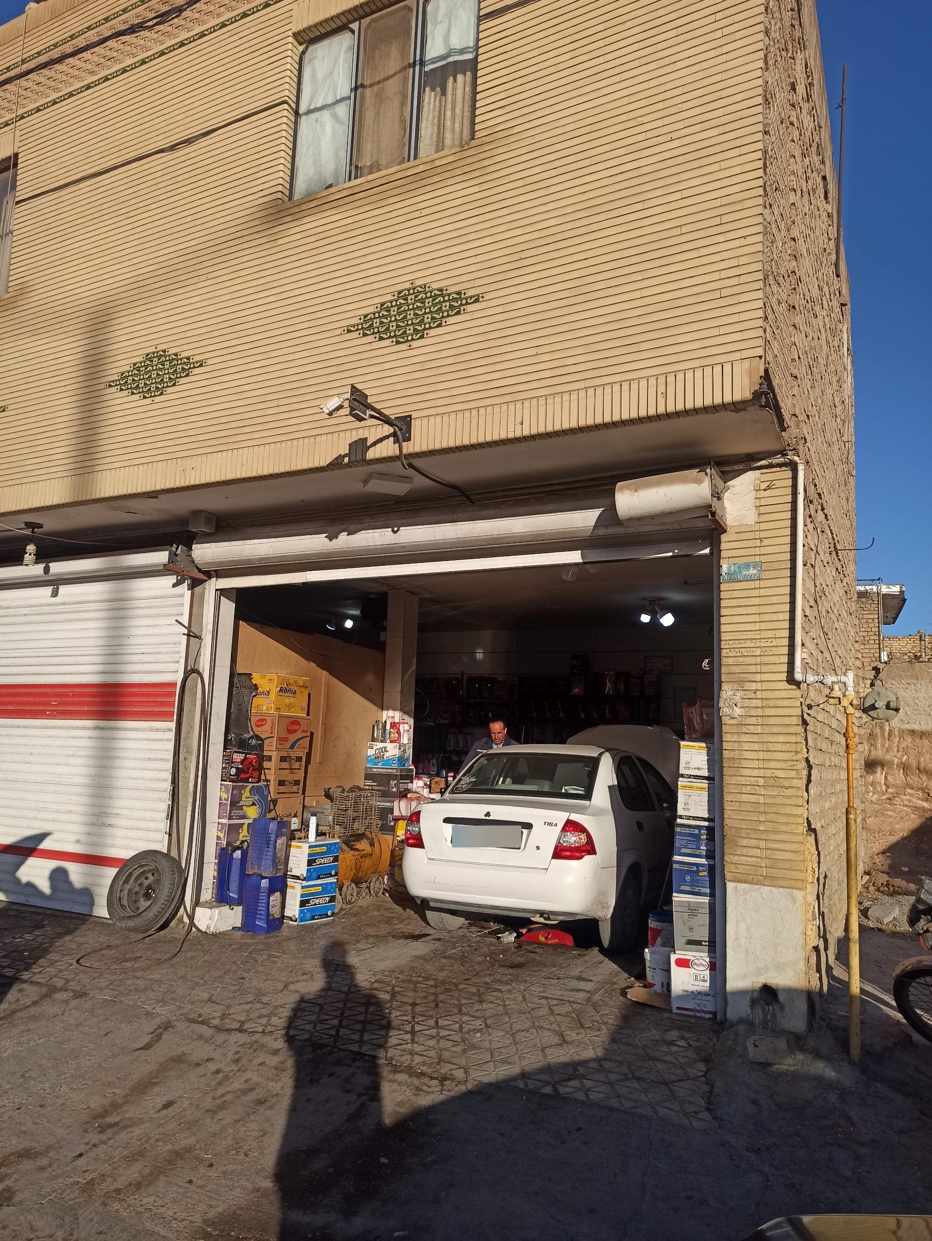 عکس تعویض روغن محسن علیمرادی