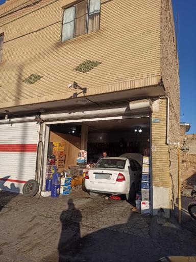 عکس تعویض روغن محسن علیمرادی