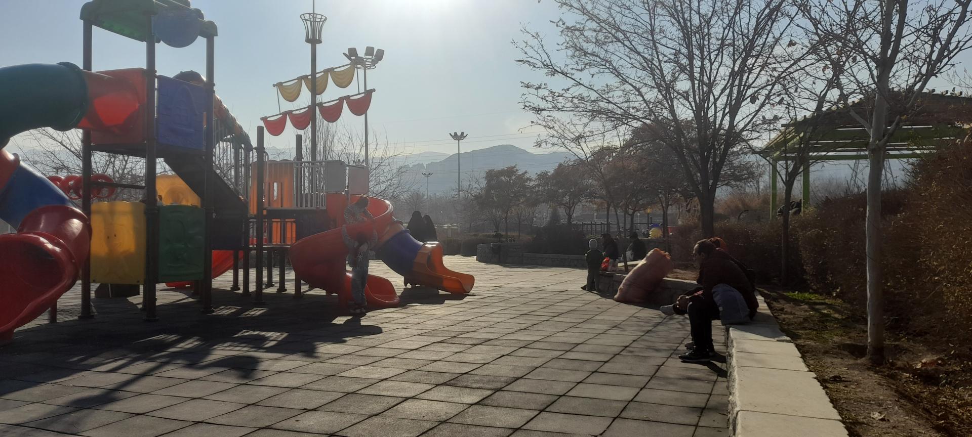 عکس زمین بازی کوهسنگی