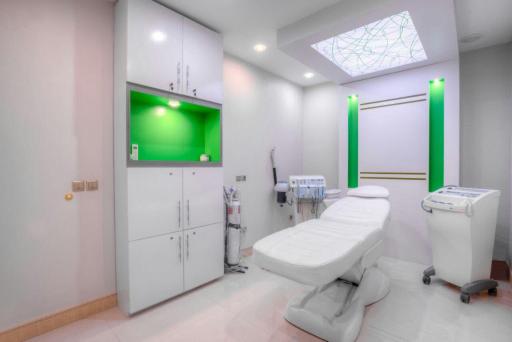 عکس کلینیک پوست و مو آبنوس